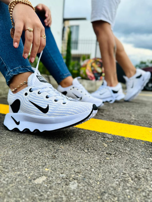 NIKE MOTIVA